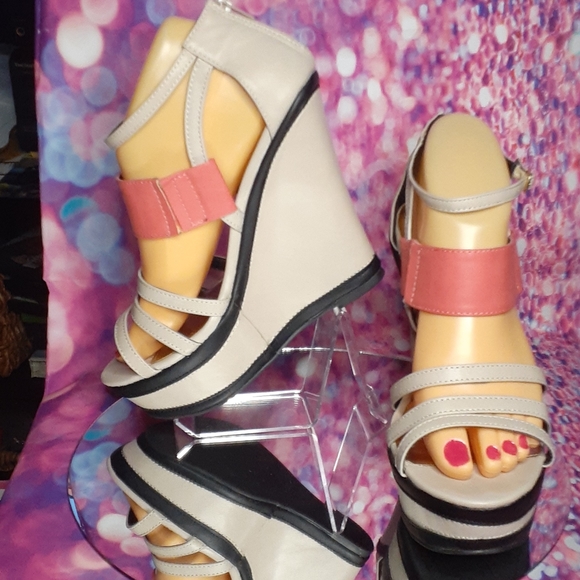 QUPID FINDER - Nude Coral Strap Black Trim Wedges - Picture 4 of 11